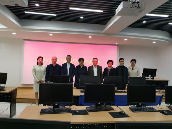 南中德陪同中国制笔协会领导考察浙江工贸职业技术学院2.jpg